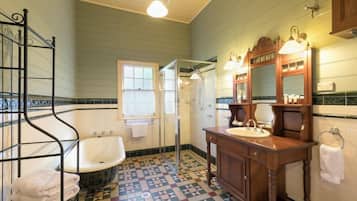 Bathtub, hair dryer, towels