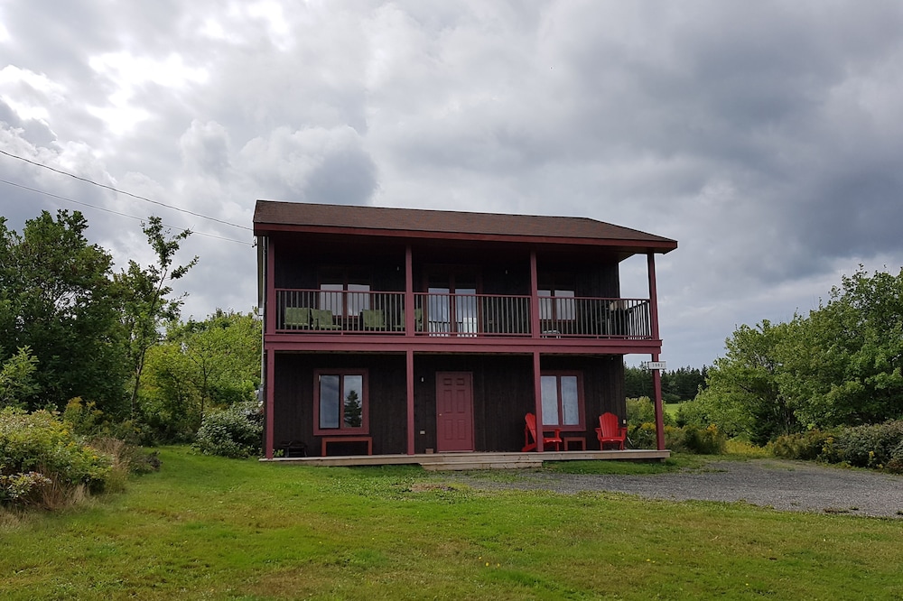 Year-round Vacation Rental - Fly Fishing, Golf, Beaches, Cabot Trail & More