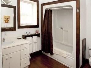 Combined shower/tub, hair dryer, towels, soap - Year-round Vacation Rental - Fly Fishing, Golf, Beaches, Cabot Trail & More.
 (Margaree)