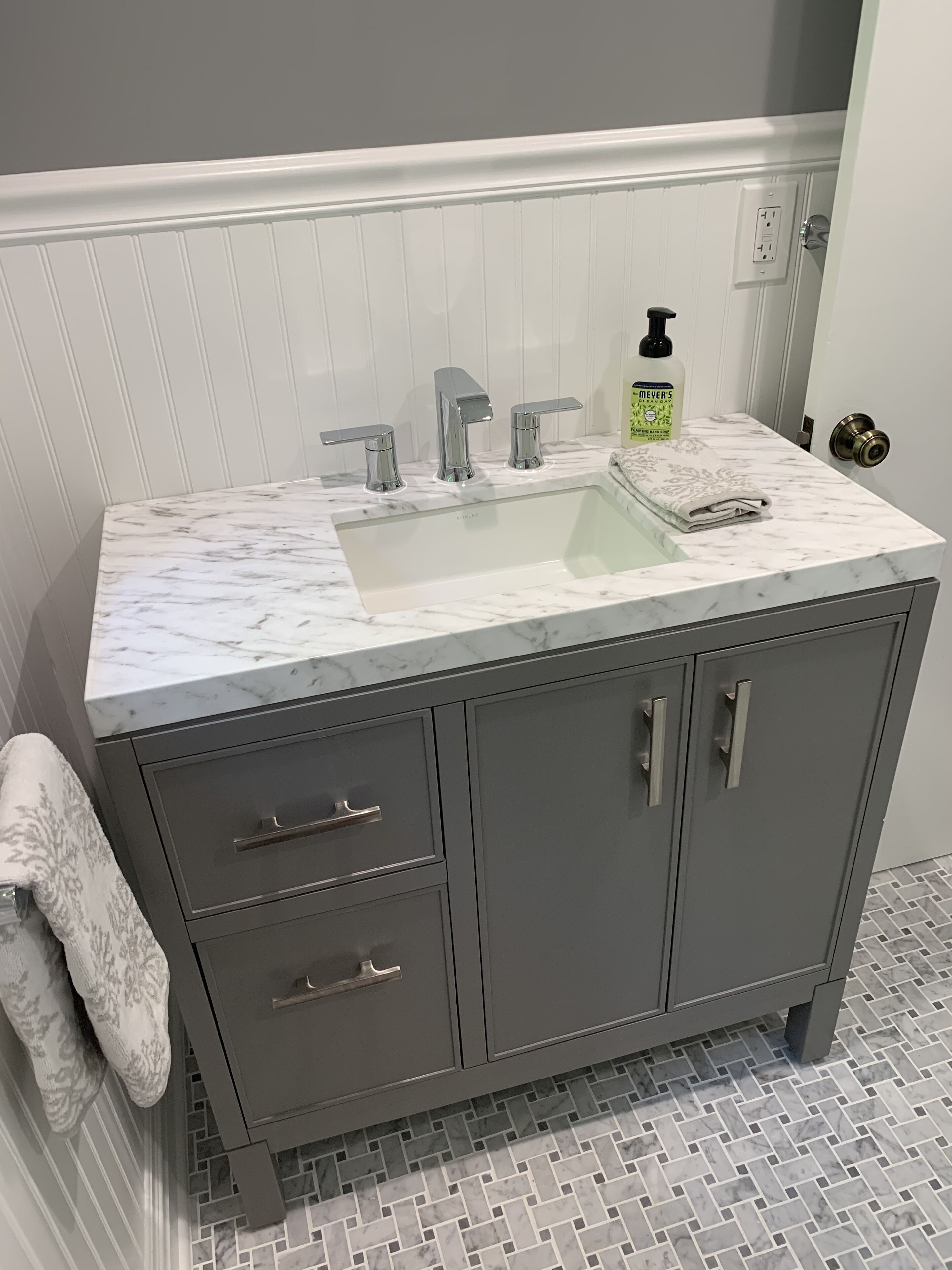 SKI Slope views, ski 1 mile drive or walk, Golf Course & walk to town.