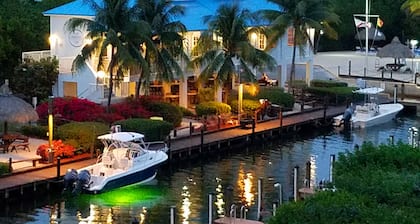 Ocean Front, Marina, Pool/Hot Tub, Private Beach, Bar/Cafe