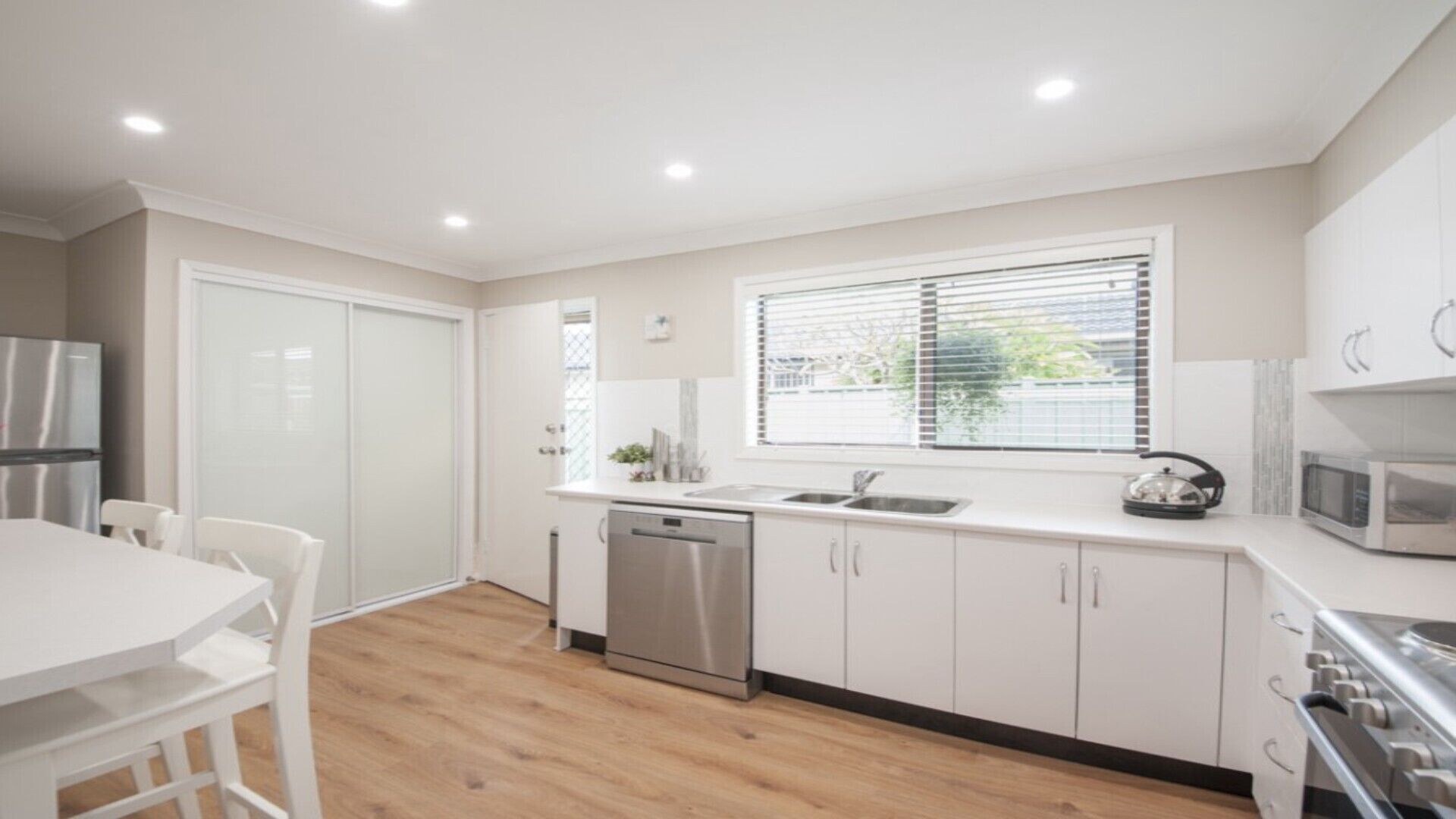 OCEAN BEACH ESCAPE - UMINA BEACH