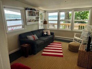 Televisio, kirjoja, stereot