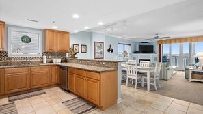 Refrigerador, microondas, horno, placa de cocina