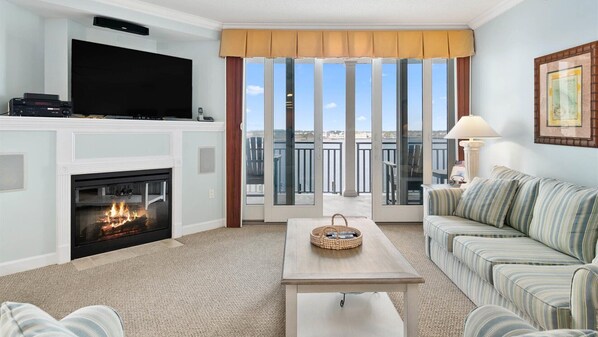 LCD TV, fireplace, DVD player, video library - ๐๏ธ Peaceful Luxury Bayfront Unit - breathtaking views ๐๏ธ (Ocean City)