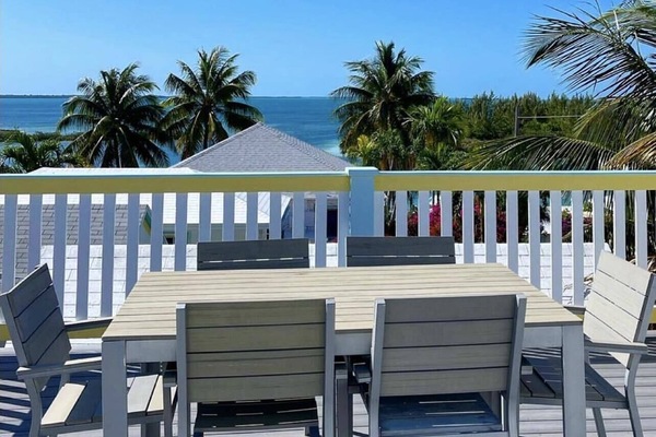 Upstairs Balcony enjoying amazing views of Spanish Wells and neighboring islands