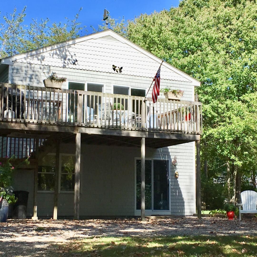 Steps away from Ningret Pond, minutes from the Ocean!!  
