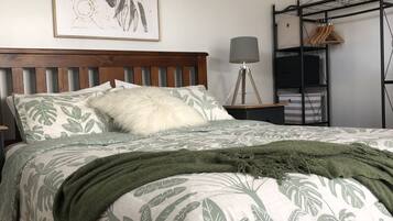 3 bedrooms, iron/ironing board, WiFi, bed sheets