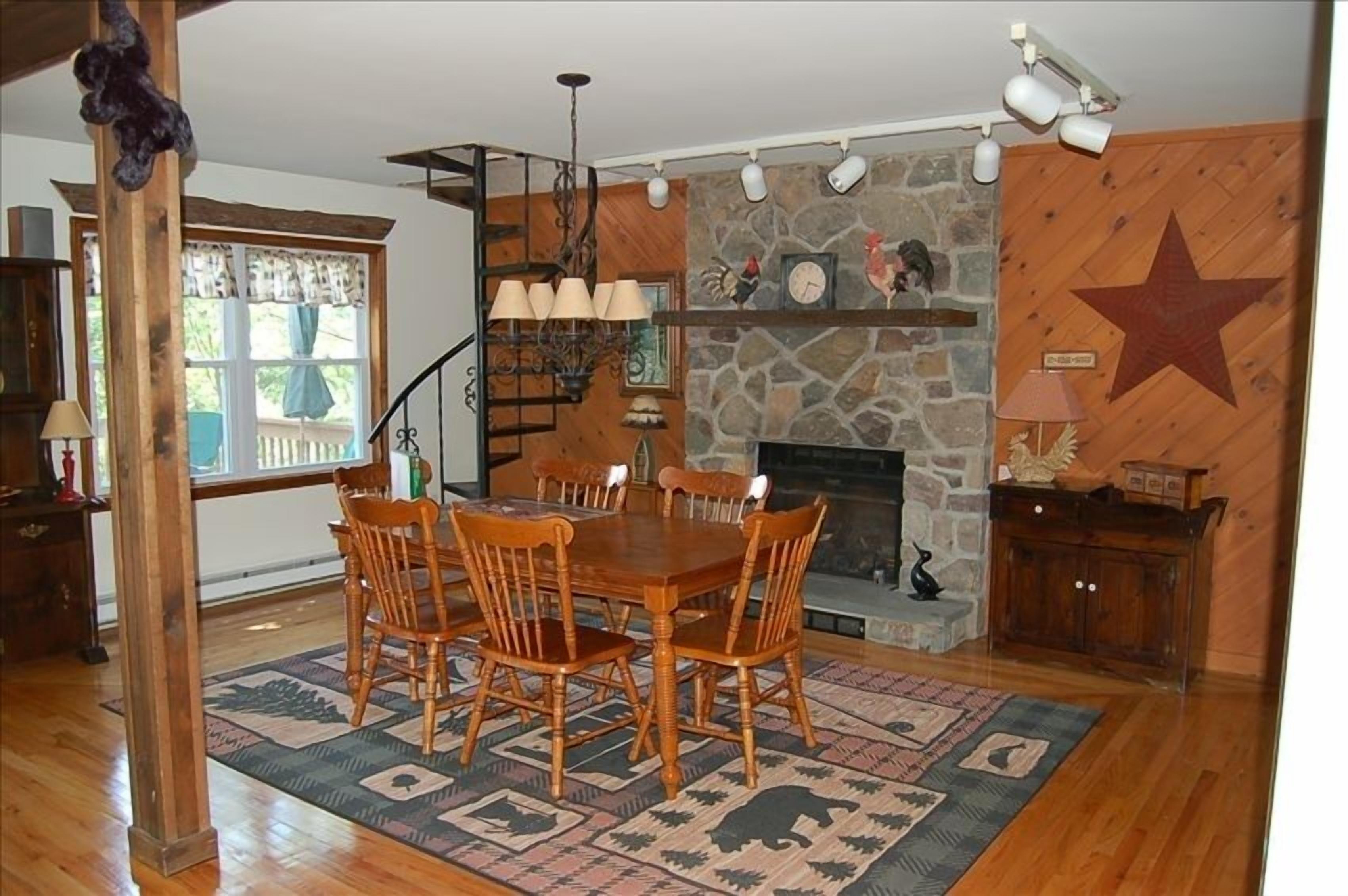 Spectacular View of Big Boulder Mtn.- Private Mountain Retreat