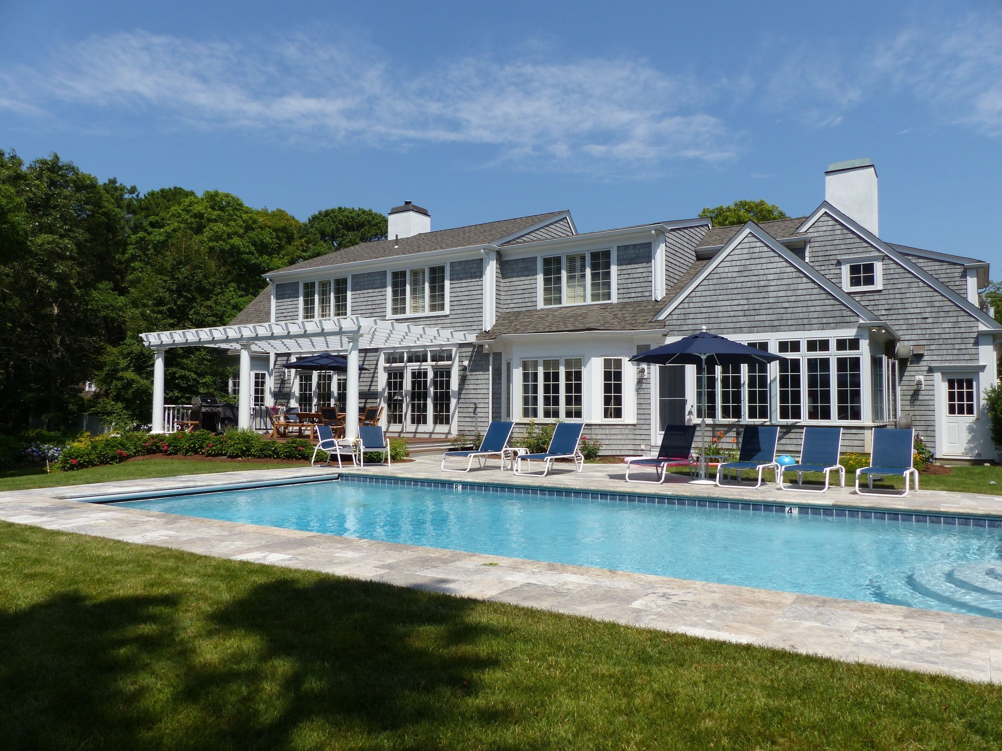 Beautiful 5 Star Home. Sleeps 13. Heated pool, bike to beach & quaint village