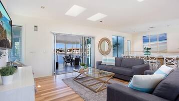 TV connectée, table de tennis de table