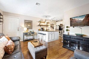 Smart TV, table tennis, stereo