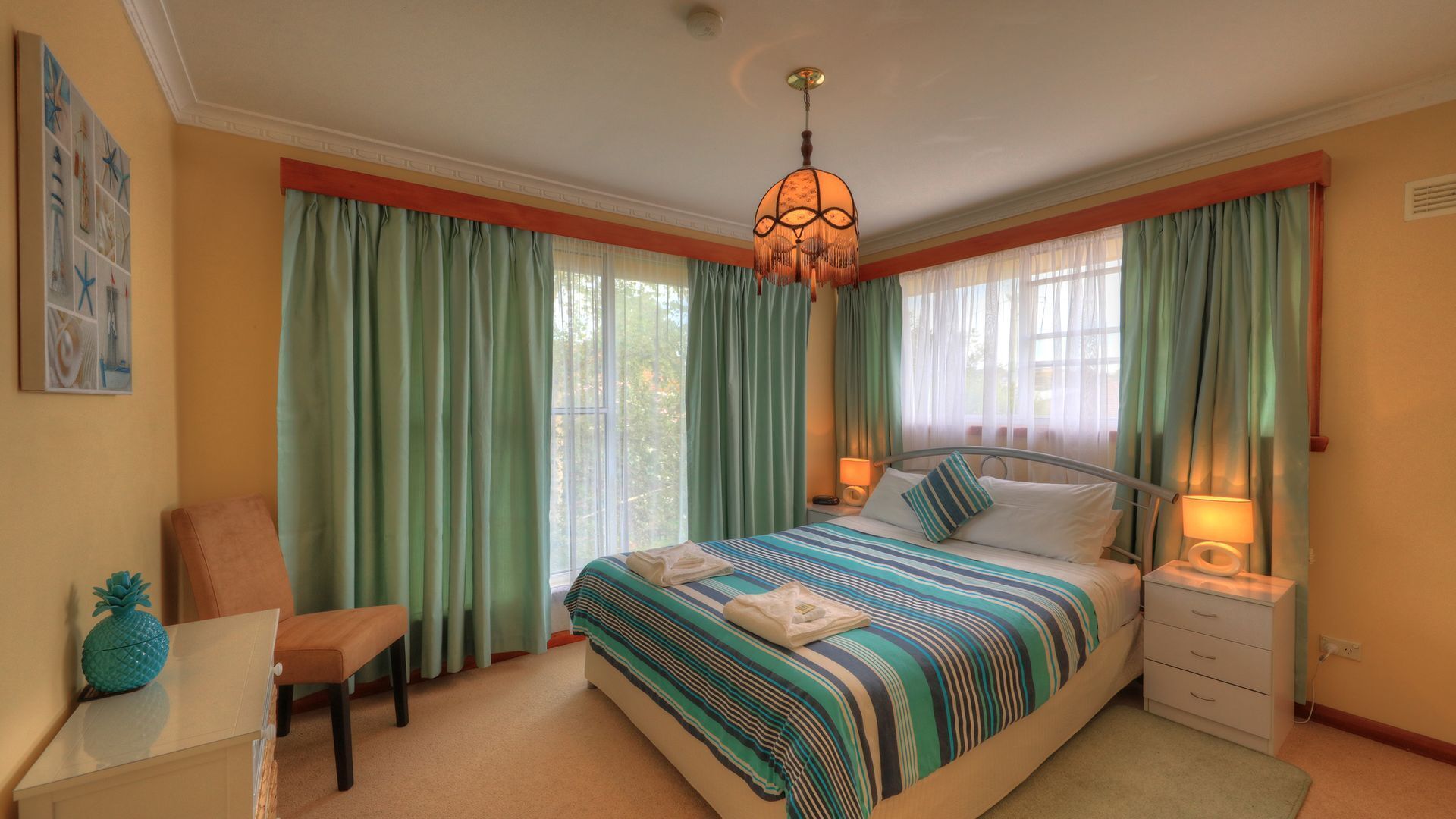 Alice Beside The Sea - 4 Bedroom Holiday House.