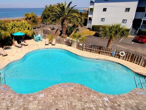 Pool - Beachfront condo w. stunning views + resort amenities. (Tybee Island)