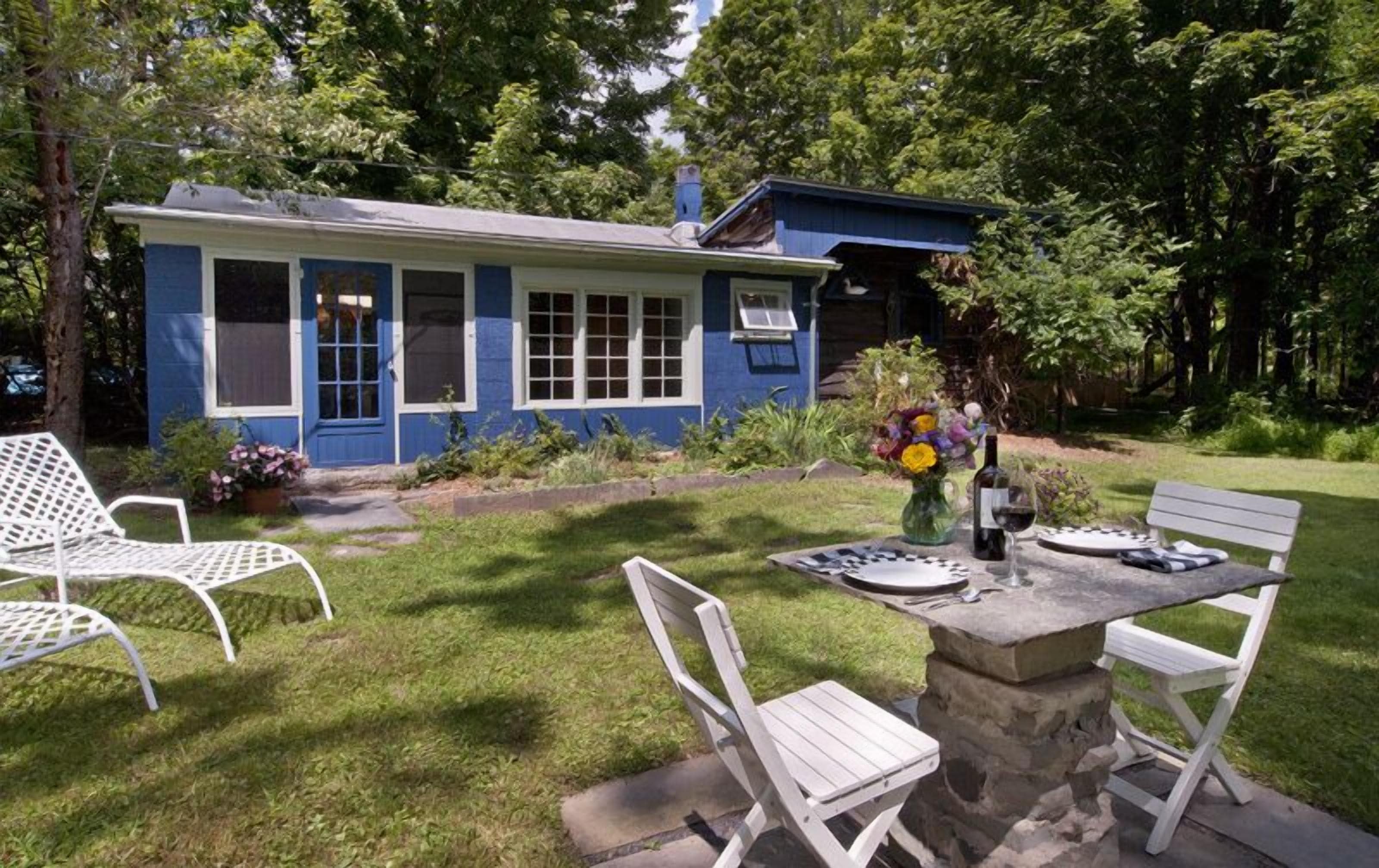 NEW! Rock City Writer's Studio: Bucolic Setting, Nordic Sauna, Walk to Town!