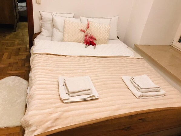 1 bedroom, WiFi, bed sheets
