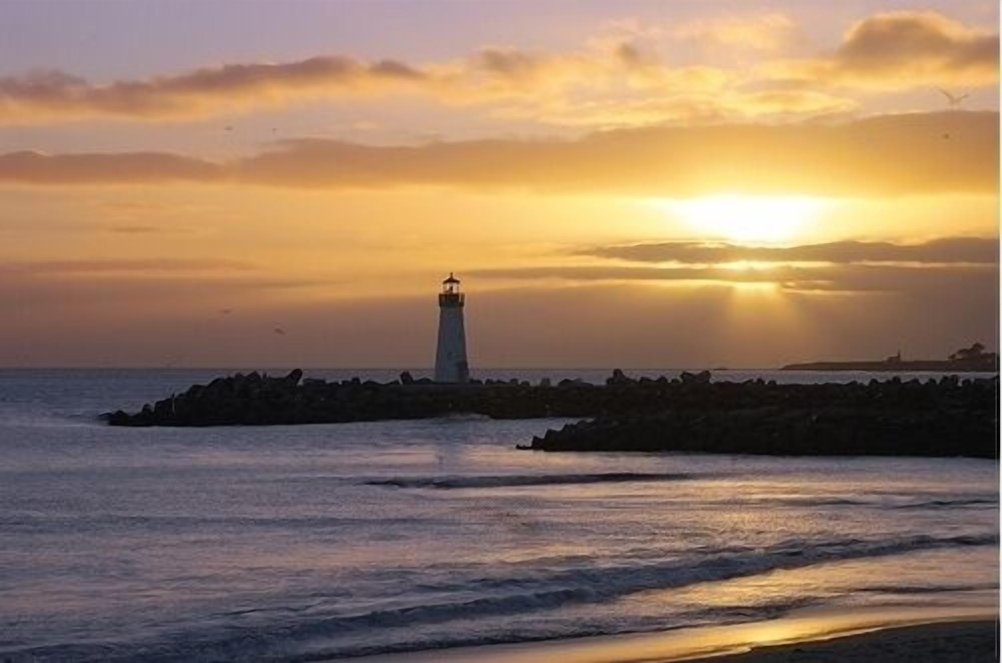 Luxury Twin Lakes Harbor Beach House- 5 min walk to beach, harbor, restuarants