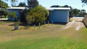 Property grounds - 51 Bashford St Top Spot Jurien Bay (Jurien Bay)