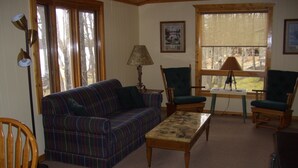 Smart TV, fireplace, DVD player, video library - Prime week available Aug 15th - 21st. Come & enjoy peaceful Miller Lake! (Brainerd)