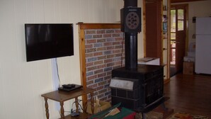 Interior - Prime week available Aug 15th - 21st. Come & enjoy peaceful Miller Lake! (Brainerd)
