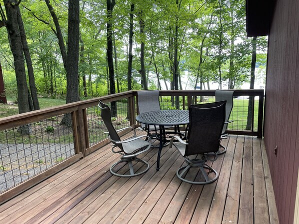 Outdoor dining - Booking now - Summer 2025 Enjoy peaceful Miller Lake in our cozy little cabin. (Brainerd)