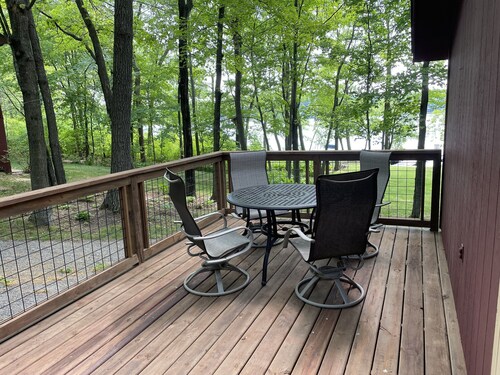Booking now - Summer 2025 Enjoy peaceful Miller Lake in our cozy little cabin.