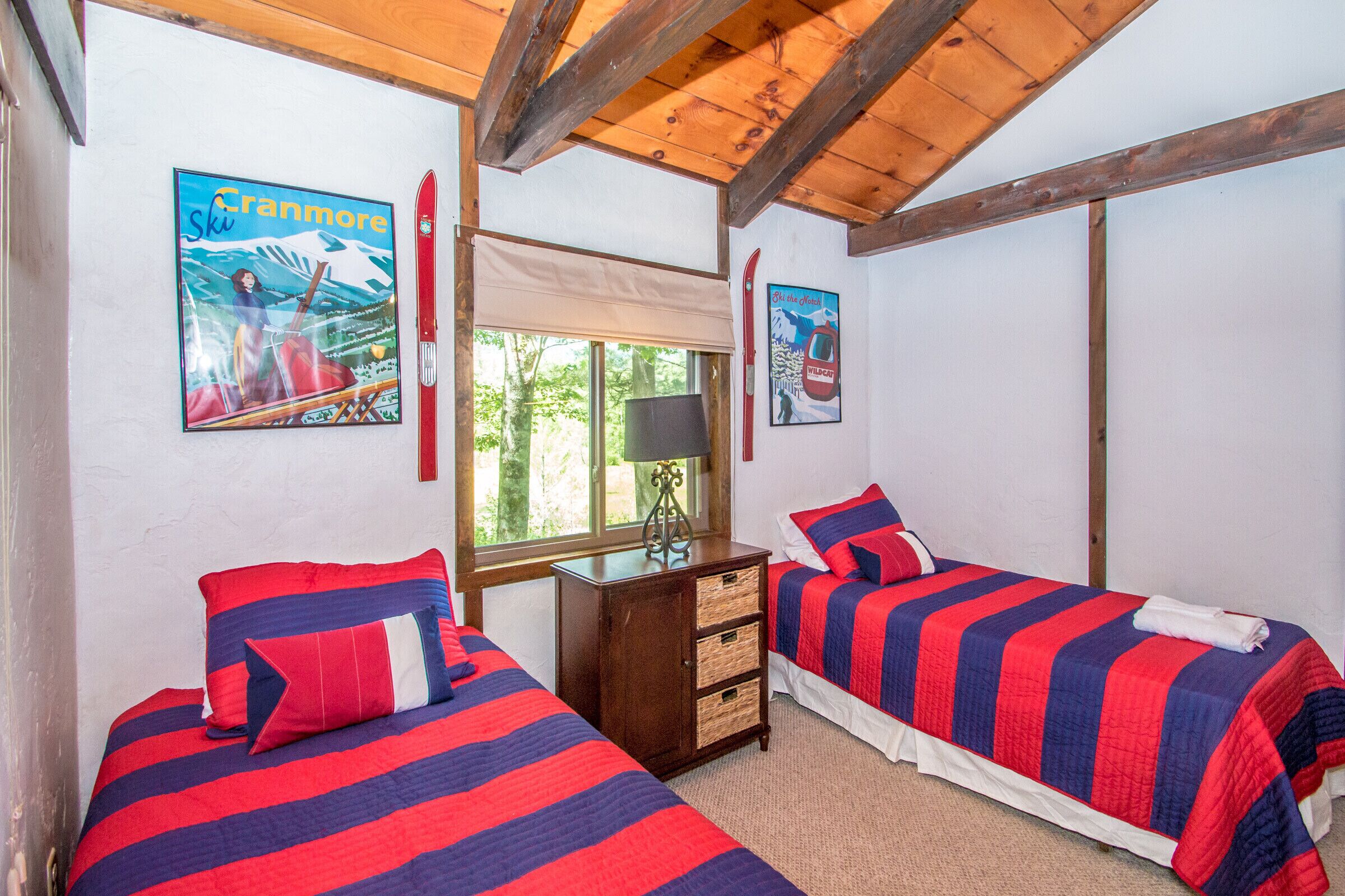 Mountain Views!  3 miles to Cranmore, 15 min to Attitash and 5 min to town!