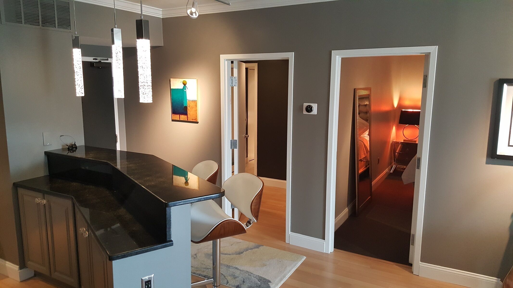 2 habitaciones, tabla de planchar con plancha, wifi y ropa de cama 