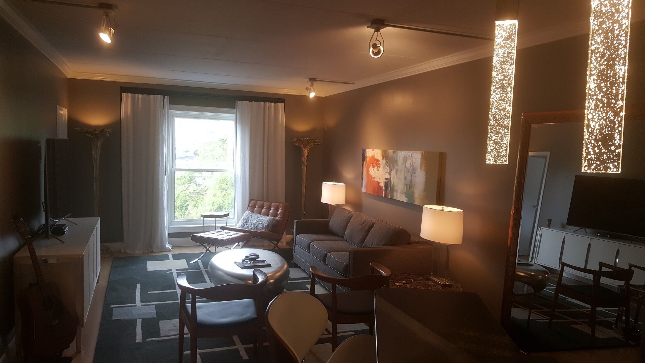 Music Row condo - NASHVEGAS! Guitar Swimming Pool.  Cool-Comfortable-Modern!