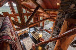 تلفزيون ذكي، مدفأة، كُتُب، طابعة