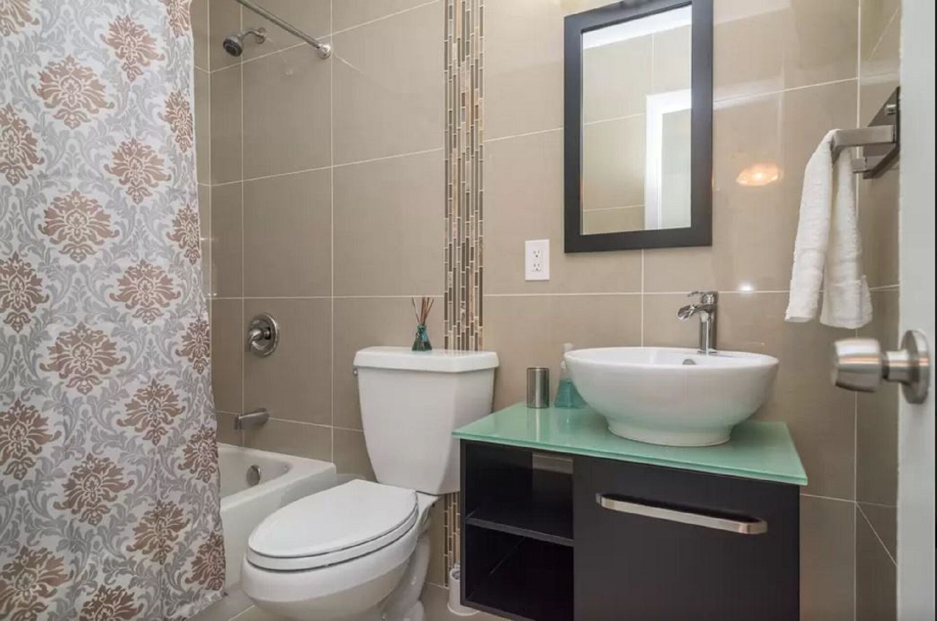 LARGE 5 Bedroom POOL HOME IN HOLLYWOOD WOW!!! plus POOL and more