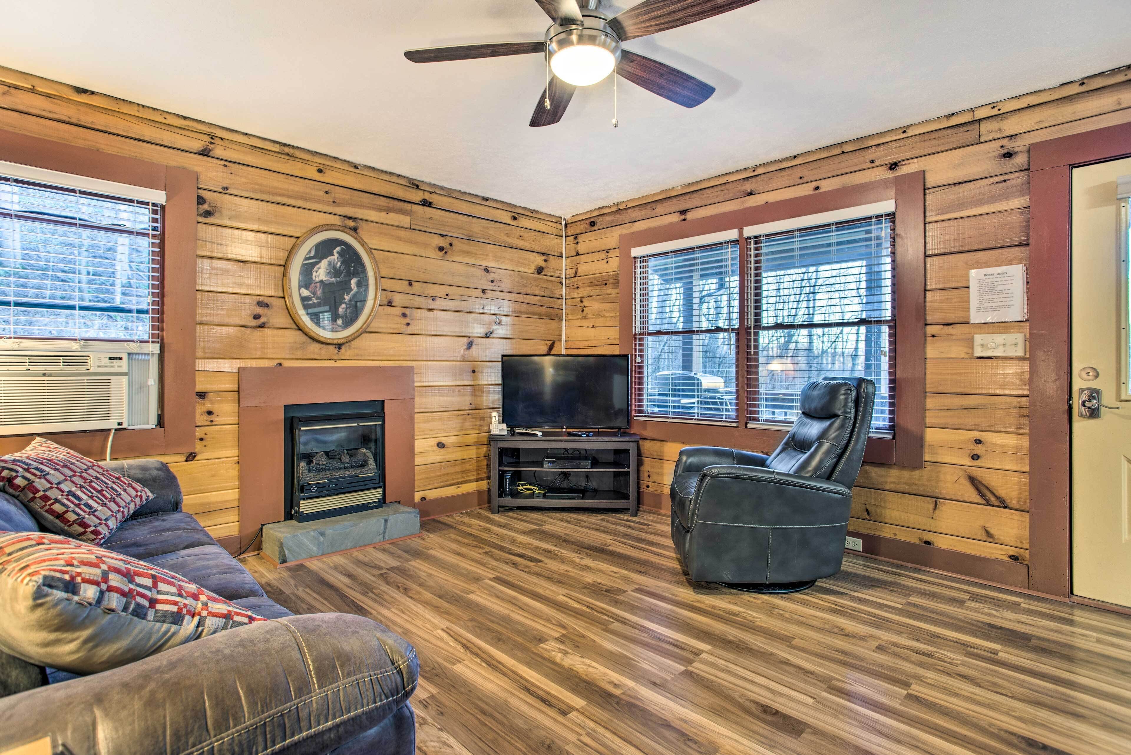 'Turkey Creek Cove' Cabin in Clyde w/ Gas Grill!