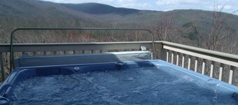 Family-friendly Victorian Chalet, 3 Levels With Hot Tub & Pool Table 