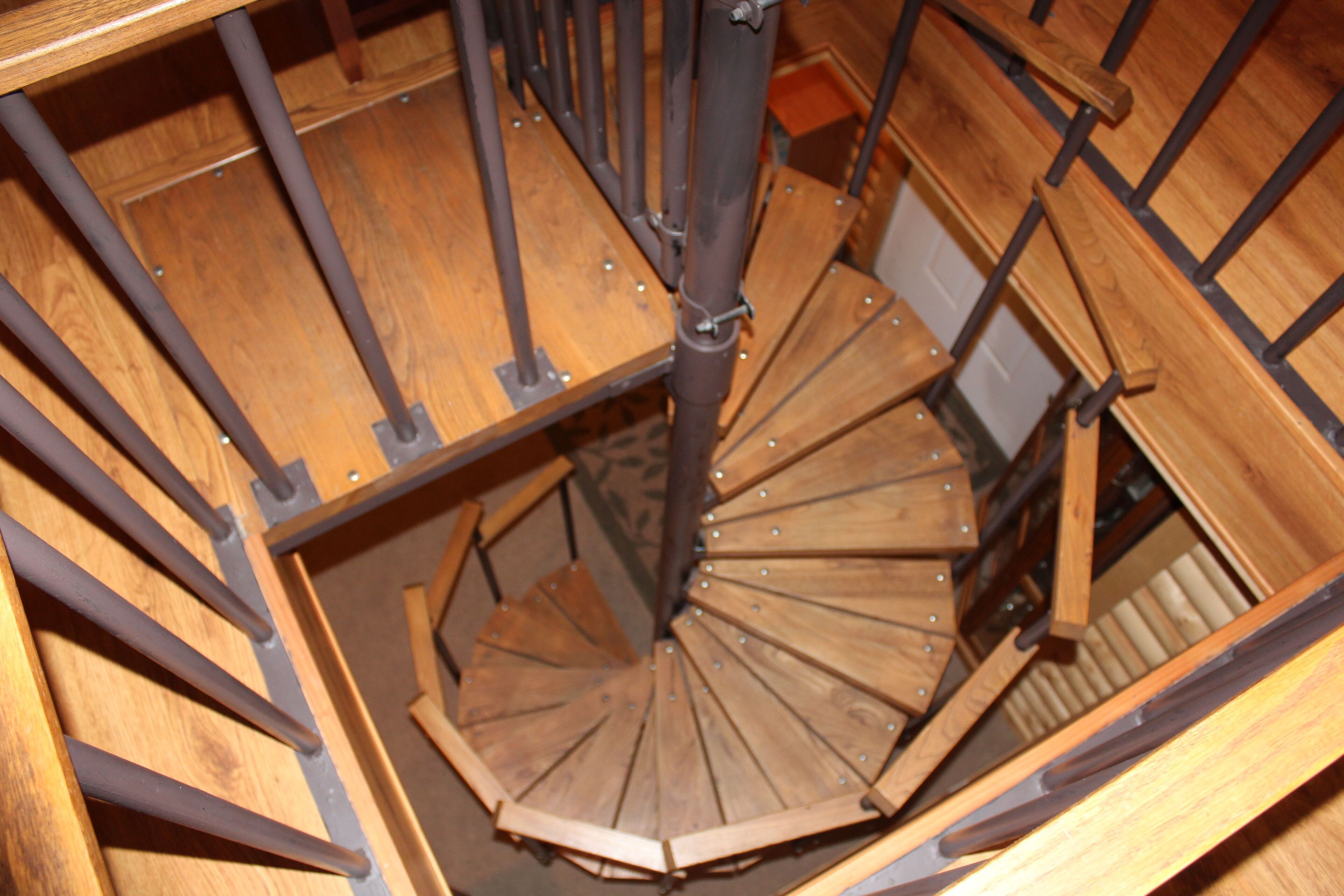 Spiral staircase to lower level
