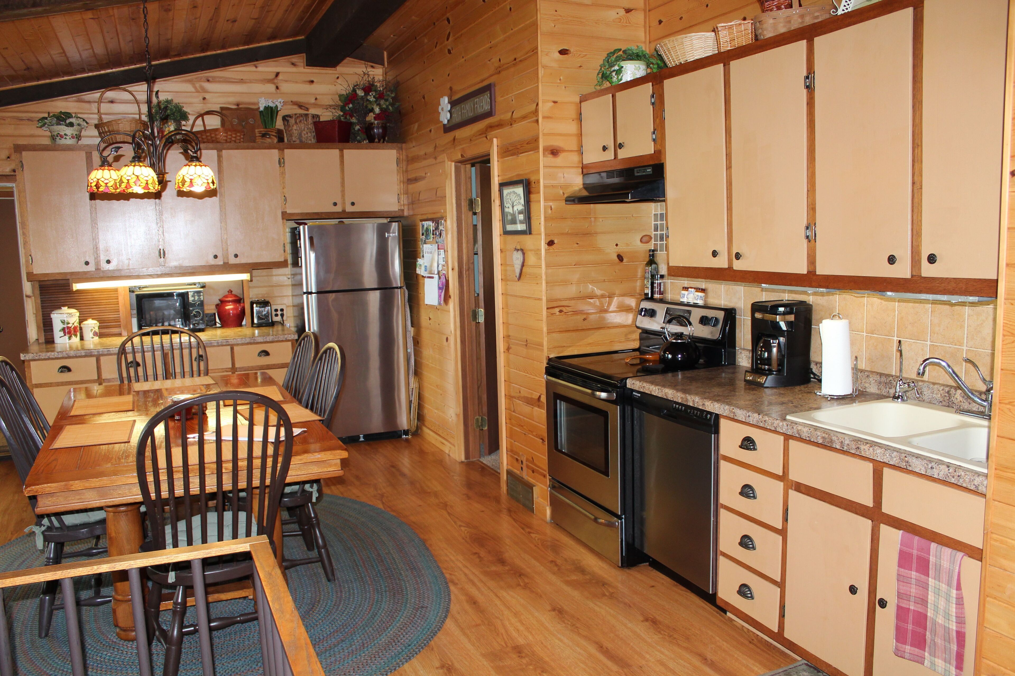 Stunning Home on Little Green Lake for Family Fun!