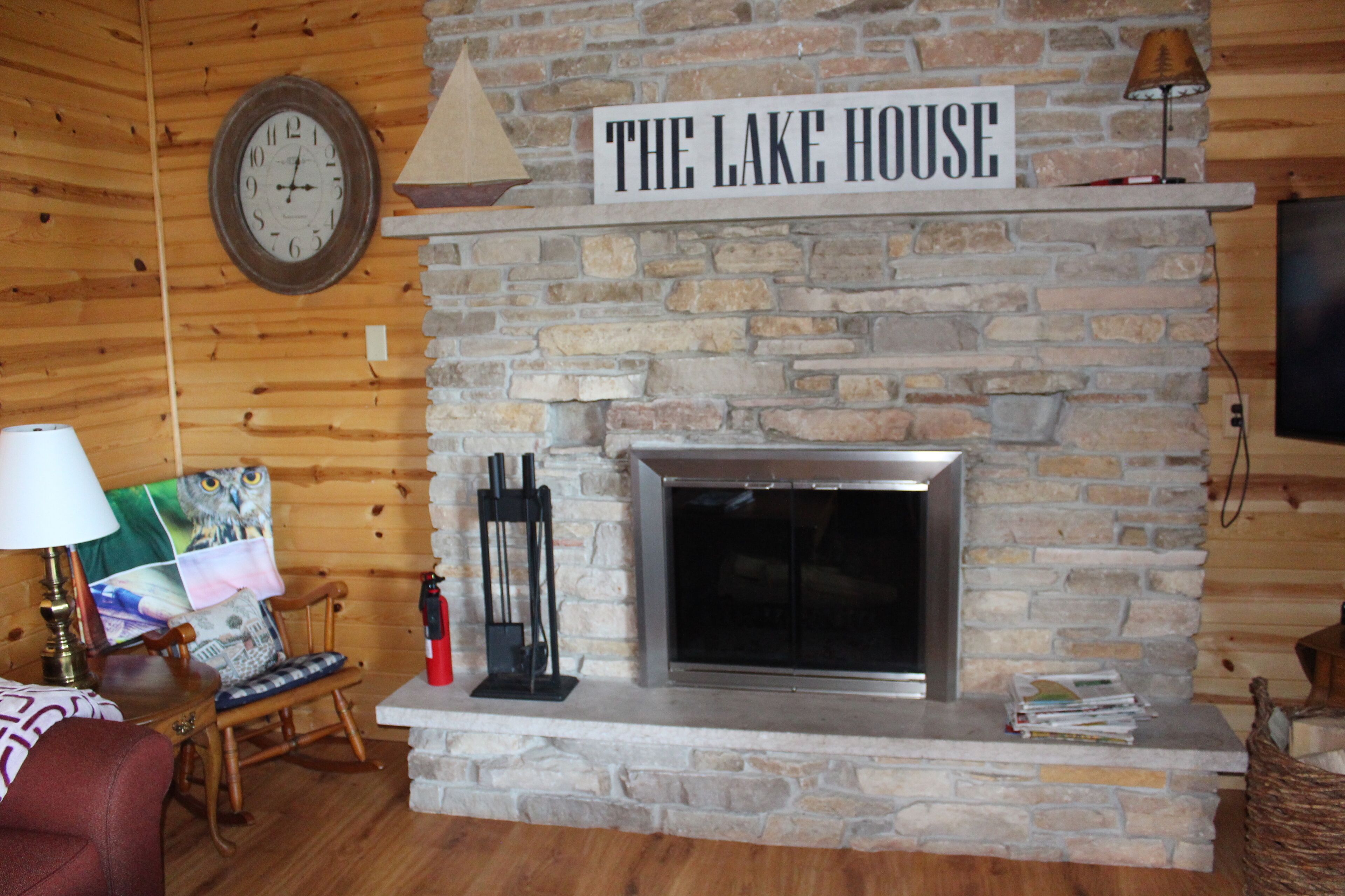 Stunning Home on Little Green Lake for Family Fun!