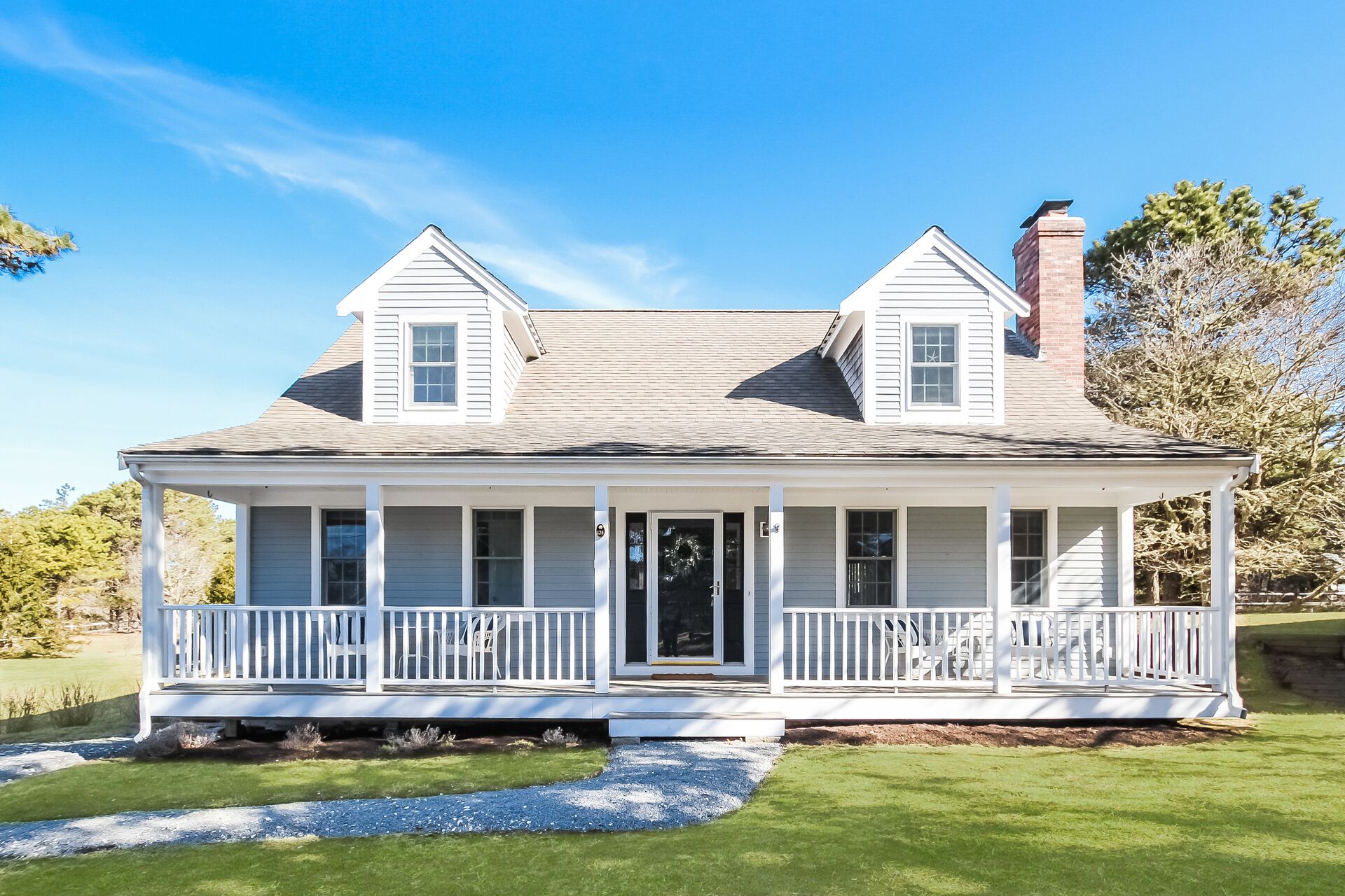 Walk to Ridgevale Beach From Family Friendly Home