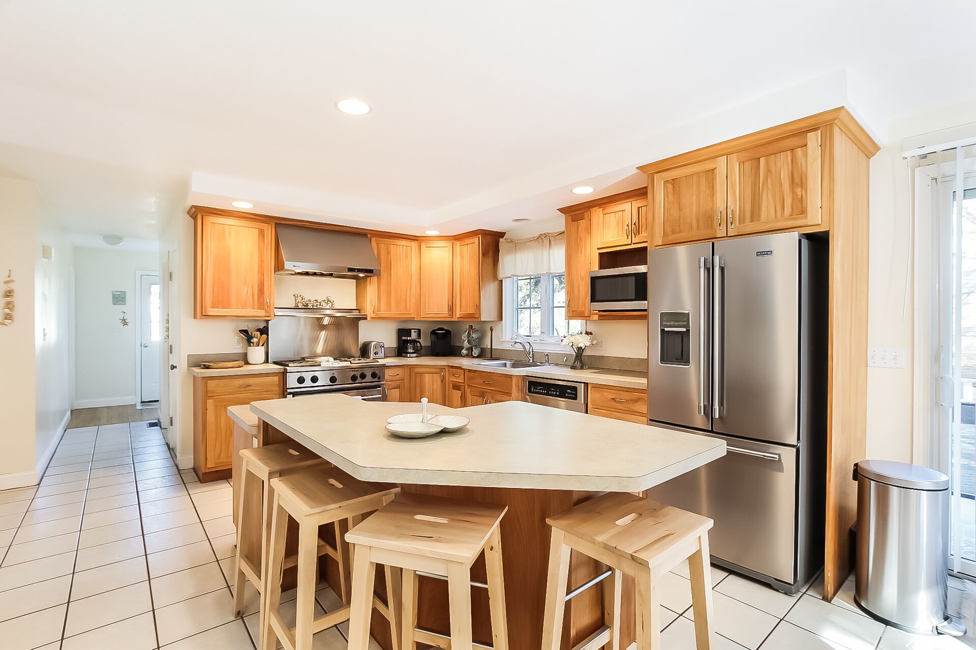 Walk to Ridgevale Beach From Family Friendly Home