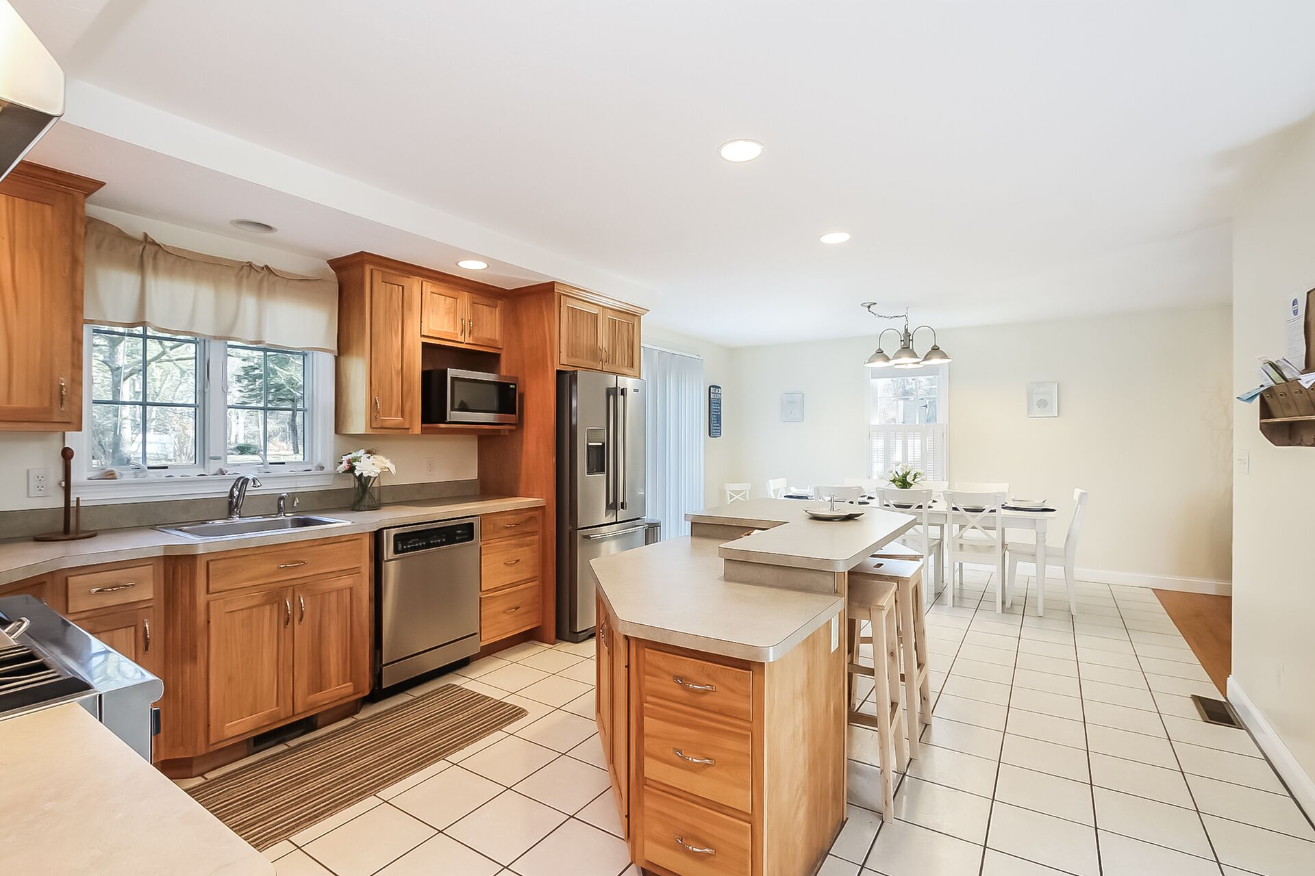 Walk to Ridgevale Beach From Family Friendly Home