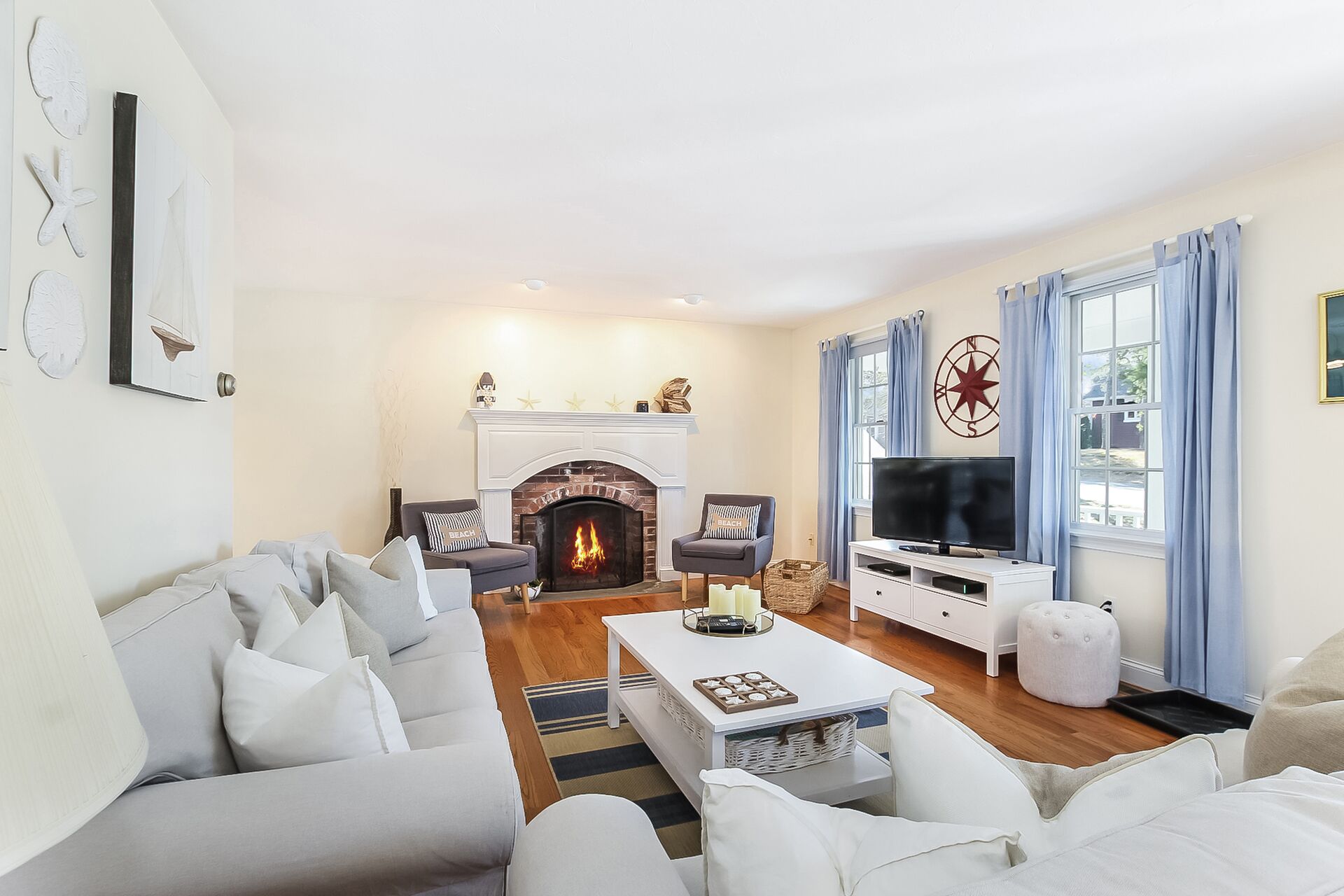 Walk to Ridgevale Beach From Family Friendly Home