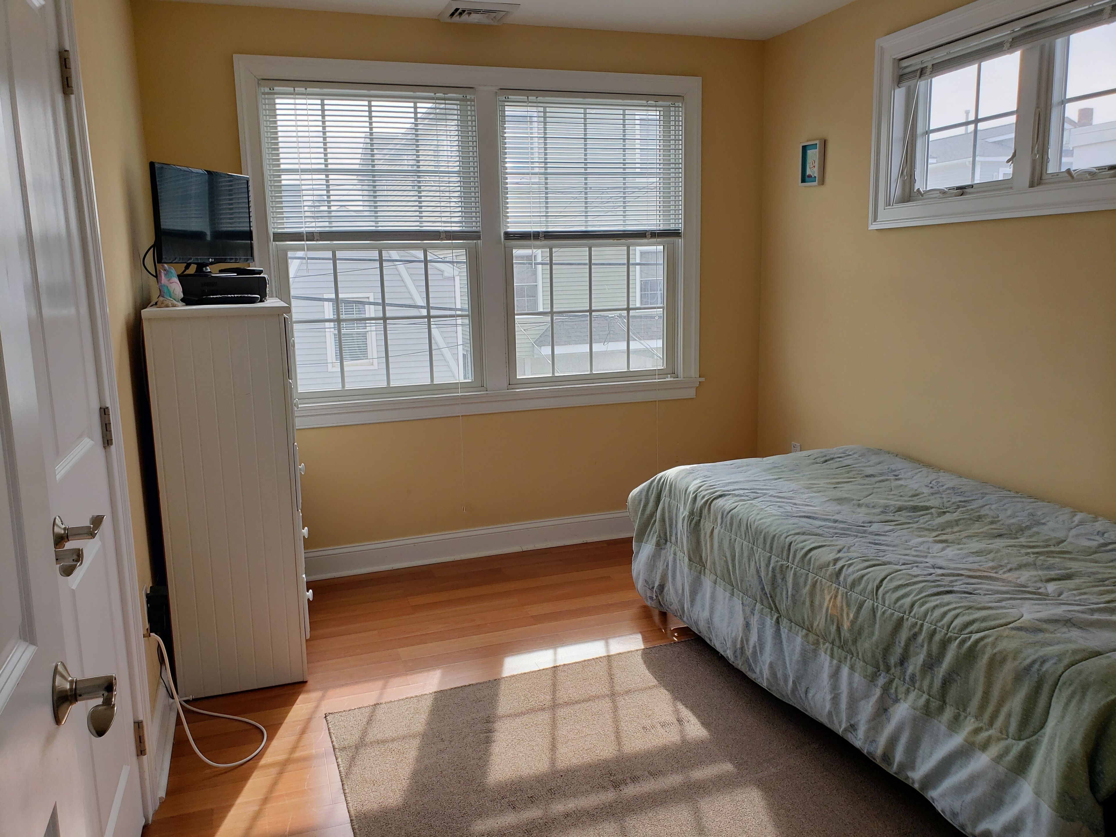 Updated, quiet rear unit, close to all attractions.