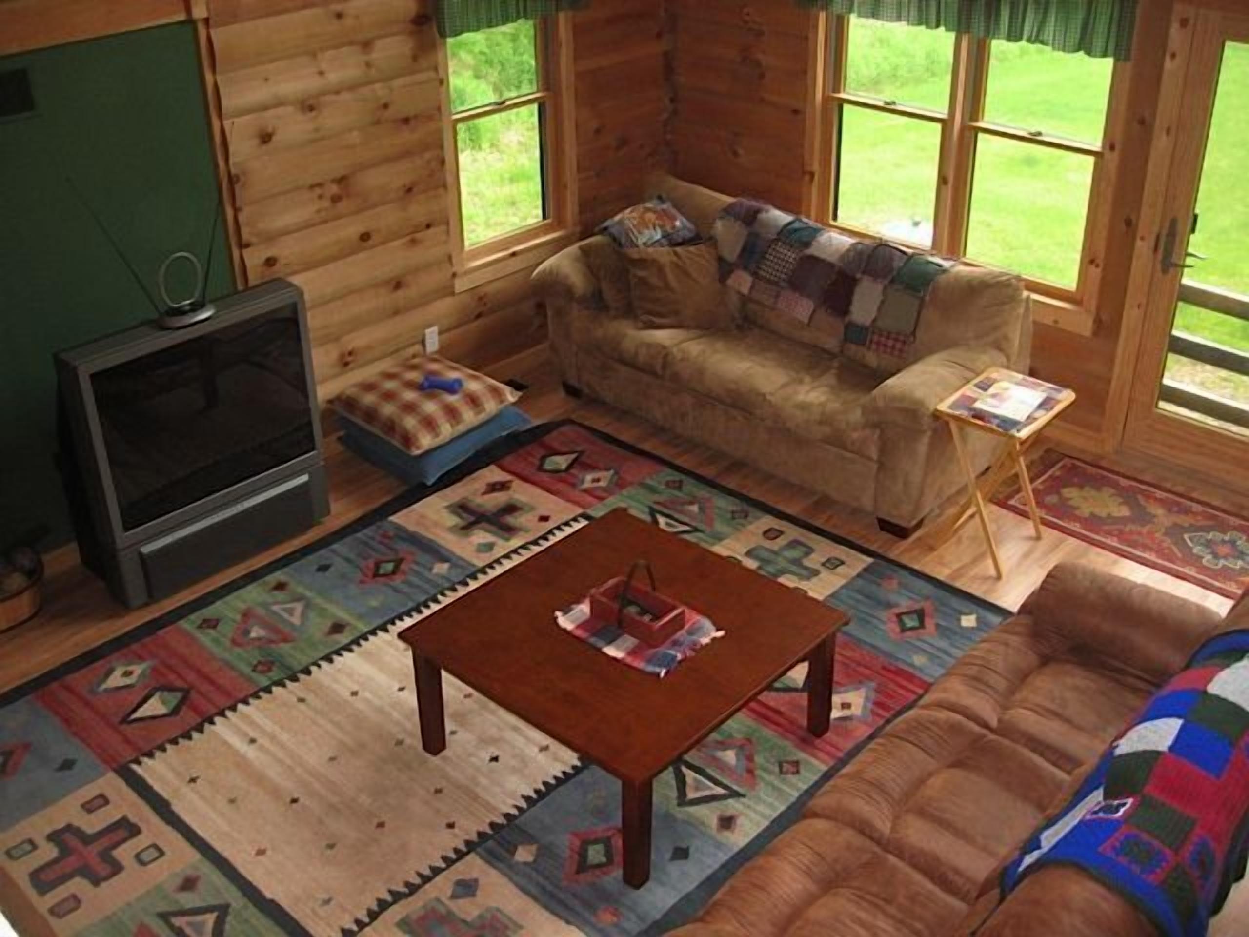 Abbeywood Cabin ----- Luxury on the lake