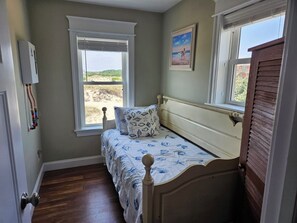 6 bedrooms, free WiFi, bed sheets, wheelchair access