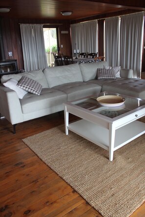 TV, fireplace, DVD player, books