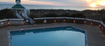 St. James Plantation Club Villa, op de begane grond met uitzicht op de golfbaan