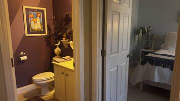 Dusche, HandtĂŒcher, Seife, Shampoo