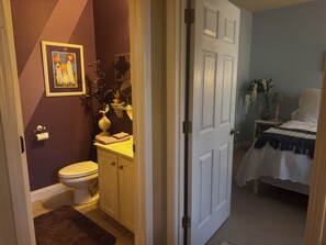 Dusch, handdukar, tvål och schampo