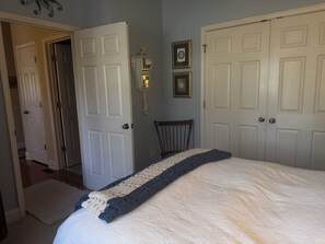 1 bedroom, desk, WiFi, bed sheets -  Savannah Suite  (Kennesaw)