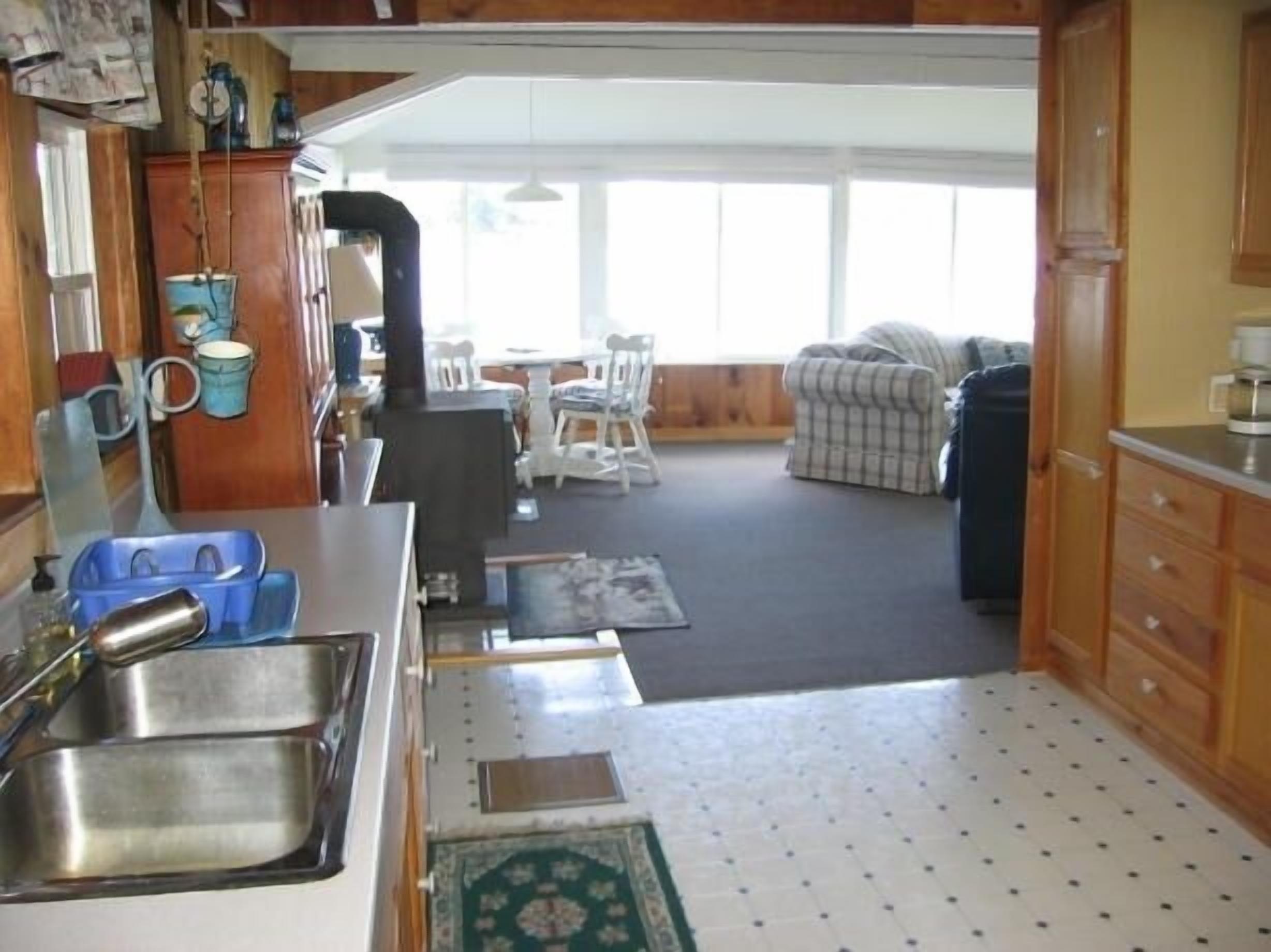 Waterfront Cottage on Pleasant Pond