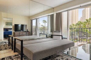 2 bedrooms, iron/ironing board, travel crib, free WiFi - 2BR/1BA Condo at Royal Aloha in Waikiki! Free PARKING, Free WiFi! (Honolulu)